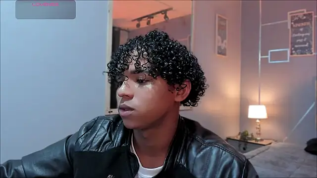 Snapshot of Noah_Smith04 chatting on December 1, 2025, 1:23 pm Noah Smith04 online show from December 1, 2025, 1:23 pm