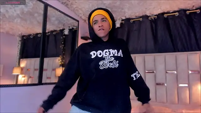 Snapshot of Noah_Smith04 chatting on November 24, 2025, 2:50 pm Noah Smith04 online show from November 24, 2025, 2:50 pm