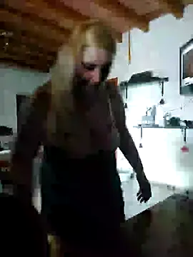 BecciDeluxe online show from December 14, 2025, 1:17 pm