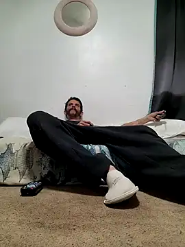 Snapshot of LongDickZee562 chatting on November 12, 2025, 7:34 am LongDickZee562 online show from November 12, 2025, 7:34 am