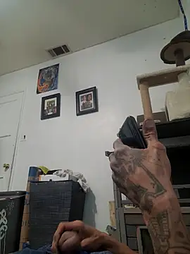 Snapshot of LongDickZee562 chatting on November 26, 2025, 9:59 pm LongDickZee562 online show from November 26, 2025, 9:59 pm