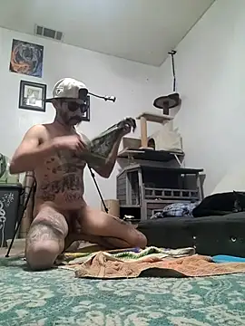 Snapshot of LongDickZee562 chatting on November 30, 2025, 7:31 am LongDickZee562 online show from November 30, 2025, 7:31 am