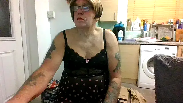 samanthasissieuk online show from November 22, 2025, 4:33 am