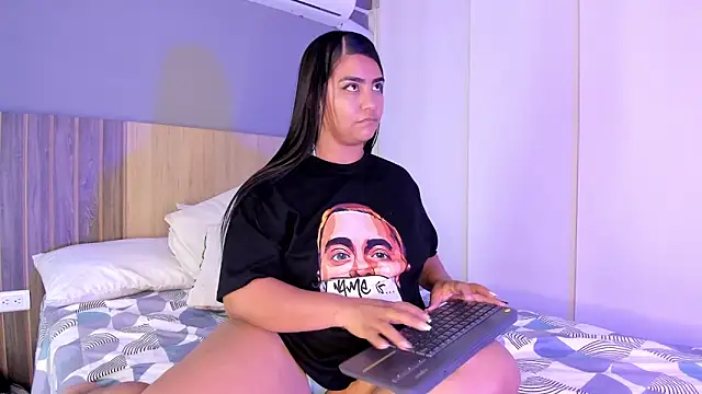 Snapshot of hannnasmith chatting on November 22, 2025, 2:21 am hannnasmith online show from November 22, 2025, 2:21 am