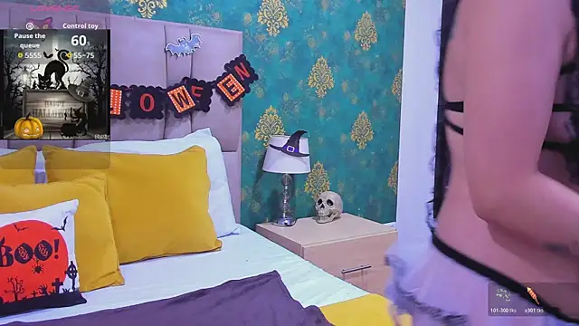 SuzanSmithh online show from October 18, 2025, 2:30 pm