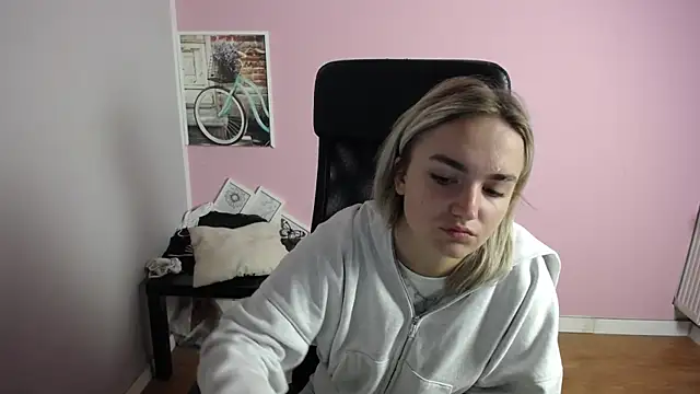 viktoria lovely online show from July 23, 2026, 7:05 am