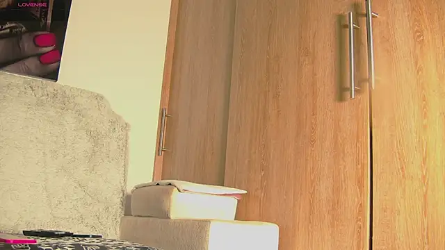 aidaadams online show from October 9, 2025, 11:22 am