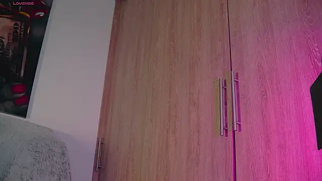 aidaadams online show from October 3, 2025, 11:01 am