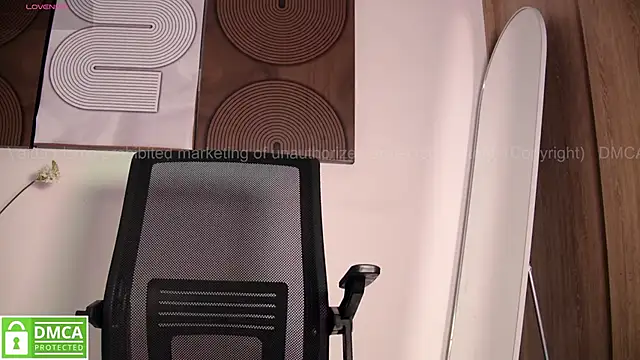 aidaadams online show from April 19, 2026, 11:44 am