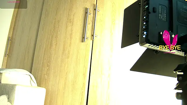 aidaadams online show from November 12, 2025, 11:36 am