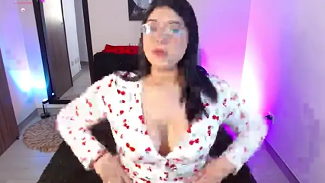 Snapshot of AlexaKimm chatting on May 6, 2026, 9:57 am AlexaKimm online show from May 6, 2026, 9:57 am