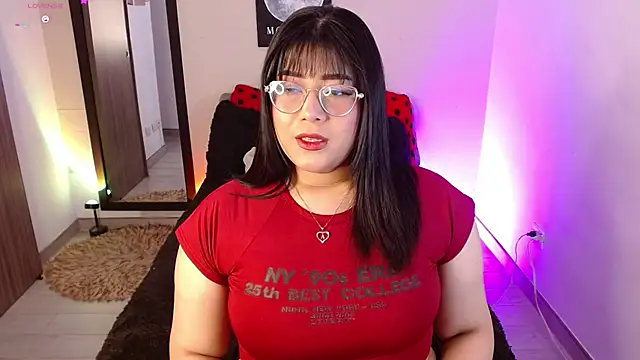 Snapshot of AlexaKimm chatting on May 1, 2026, 10:20 am AlexaKimm online show from May 1, 2026, 10:20 am