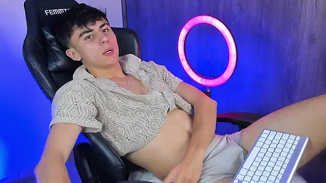 Snapshot of Demian_cute18 chatting on February 25, 2026, 8:14 am Demian cute18 online show from February 25, 2026, 8:14 am