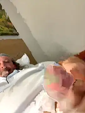 Snapshot of Helmut1971 chatting on October 16, 2025, 6:32 am Helmut1971 online show from October 16, 2025, 6:32 am