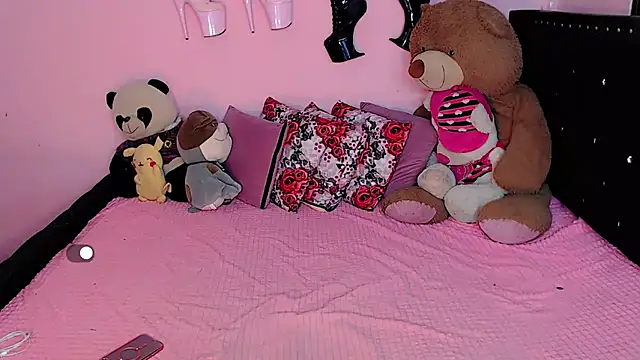 Ciinamonloren online show from April 15, 2026, 1:00 am