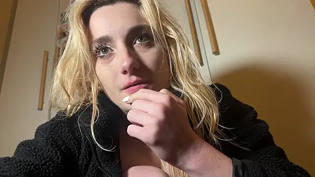 Monicbabe online show from October 26, 2025, 10:54 pm