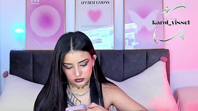 Hinataw33d01 online show from April 11, 2026, 11:08 pm