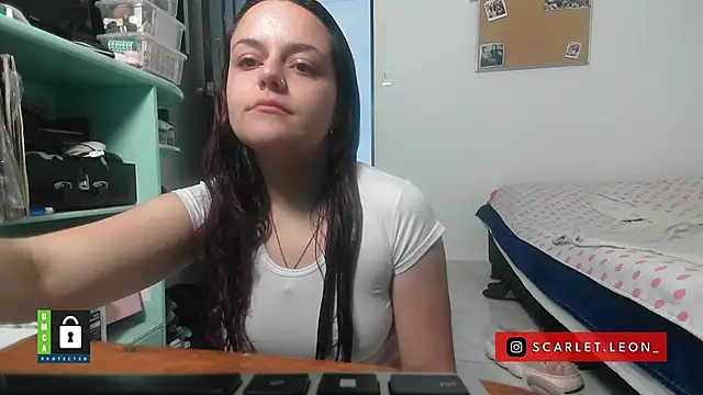 Snapshot of Scarletleon77 chatting on November 12, 2025, 2:32 pm Scarletleon77 online show from November 12, 2025, 2:32 pm