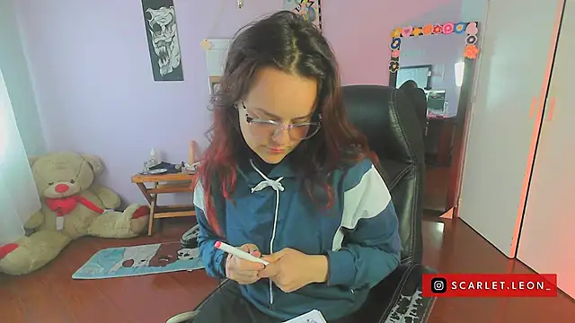 Snapshot of Scarletleon77 chatting on February 18, 2025, 4:14 pm Scarletleon77 online show from February 18, 2025, 4:14 pm