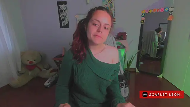 Snapshot of Scarletleon77 chatting on March 7, 2025, 10:10 pm Scarletleon77 online show from March 7, 2025, 10:10 pm