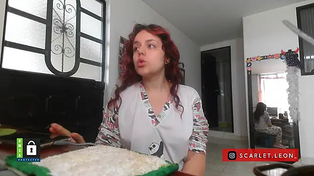 Snapshot of Scarletleon77 chatting on October 29, 2025, 12:37 pm Scarletleon77 online show from October 29, 2025, 12:37 pm