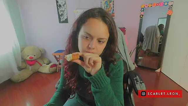 Snapshot of Scarletleon77 chatting on March 7, 2025, 3:49 pm Scarletleon77 online show from March 7, 2025, 3:49 pm