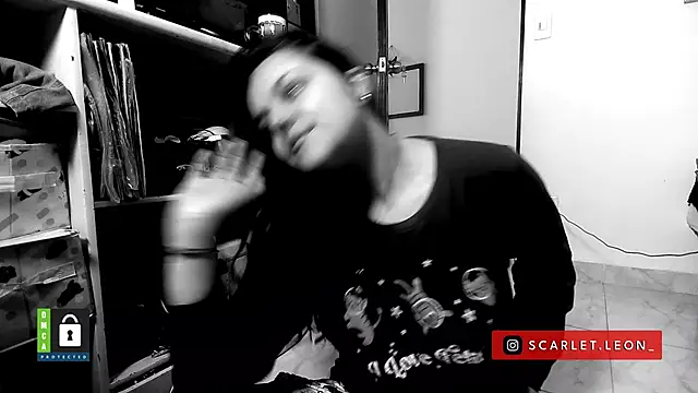 Snapshot of Scarletleon77 chatting on November 14, 2025, 2:21 pm Scarletleon77 online show from November 14, 2025, 2:21 pm