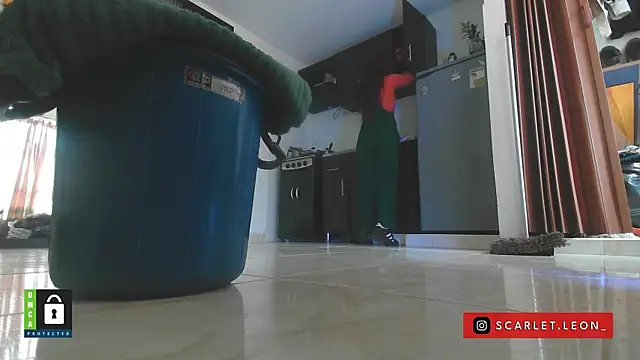 Snapshot of Scarletleon77 chatting on September 18, 2025, 7:06 pm Scarletleon77 online show from September 18, 2025, 7:06 pm