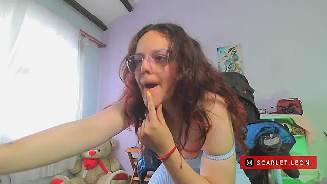 Snapshot of Scarletleon77 chatting on February 5, 2025, 6:04 pm Scarletleon77 online show from February 5, 2025, 6:04 pm