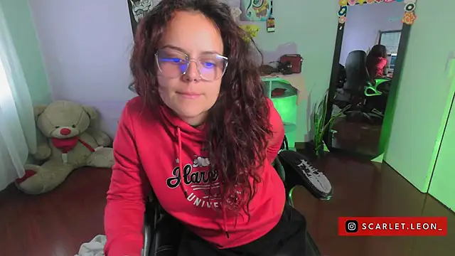 Snapshot of Scarletleon77 chatting on February 25, 2025, 4:14 pm Scarletleon77 online show from February 25, 2025, 4:14 pm