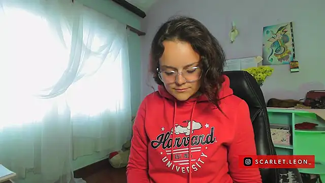 Snapshot of Scarletleon77 chatting on February 19, 2025, 7:37 pm Scarletleon77 online show from February 19, 2025, 7:37 pm