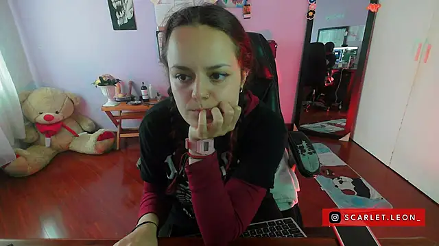 Snapshot of Scarletleon77 chatting on March 12, 2025, 6:22 pm Scarletleon77 online show from March 12, 2025, 6:22 pm