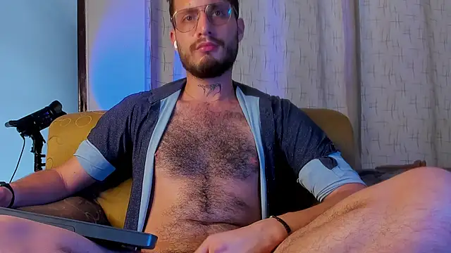 axel giracr online show from March 9, 2025, 9:46 pm