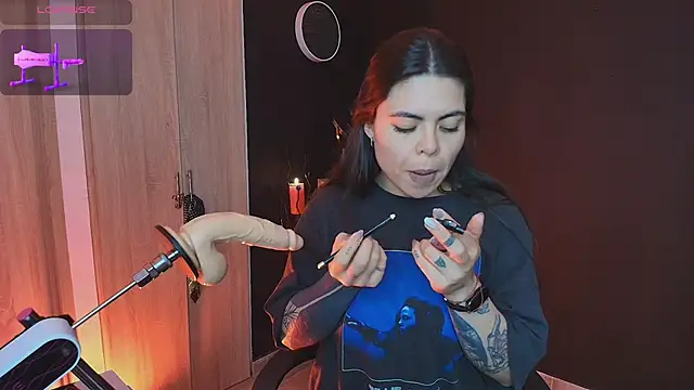 Snapshot of _WednesdayFriday_ chatting on November 13, 2025, 6:45 pm WednesdayFriday online show from November 13, 2025, 6:45 pm