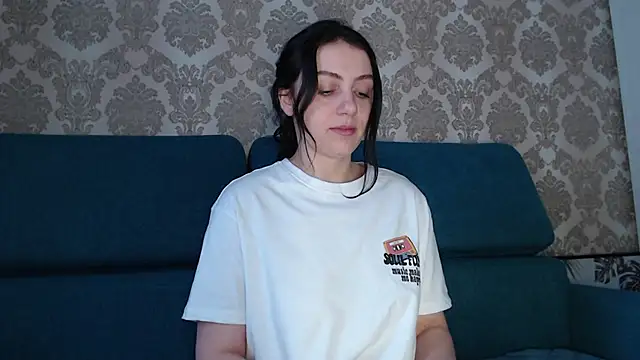 Louise Lavender online show from February 26, 2025, 4:19 am