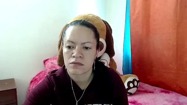 Snapshot of Cristal_w chatting on November 21, 2025, 2:05 pm Cristal w online show from November 21, 2025, 2:05 pm