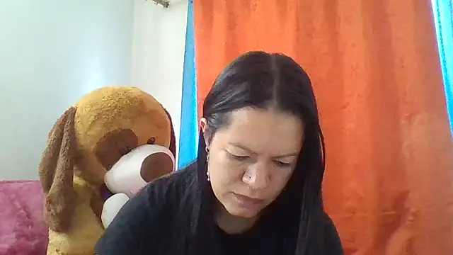 Snapshot of Cristal_w chatting on November 17, 2025, 2:32 pm Cristal w online show from November 17, 2025, 2:32 pm