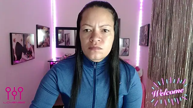 Snapshot of Cristal_w chatting on October 28, 2025, 12:26 pm Cristal w online show from October 28, 2025, 12:26 pm