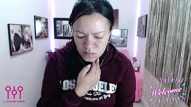 Snapshot of Cristal_w chatting on October 31, 2025, 1:30 pm Cristal w online show from October 31, 2025, 1:30 pm