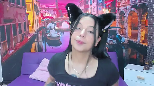 Snapshot of Small_naughty_ chatting on November 20, 2025, 1:34 pm Small naughty online show from November 20, 2025, 1:34 pm