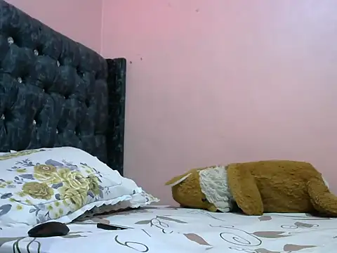 slender-qwene online show from February 25, 2026, 7:41 am