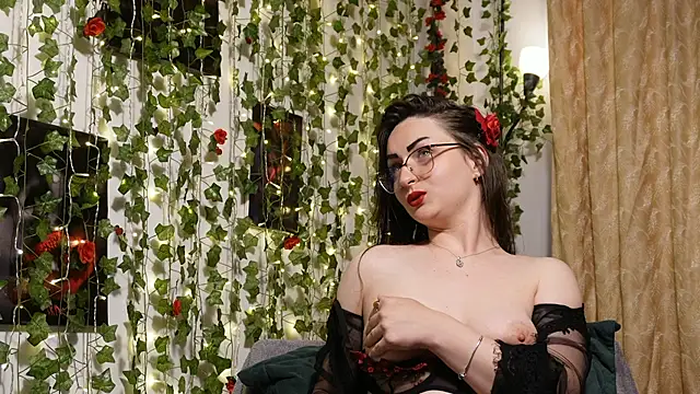 Snapshot of NaughtYHomemadE chatting on June 16, 2026, 2:28 pm NaughtYHomemadE online show from June 16, 2026, 2:28 pm
