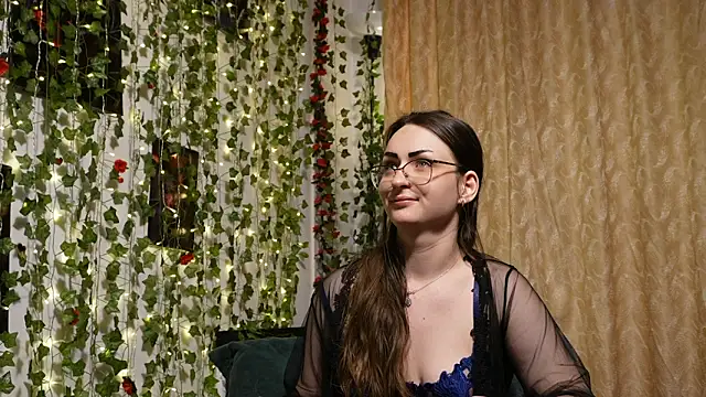 Snapshot of NaughtYHomemadE chatting on June 17, 2026, 11:20 am NaughtYHomemadE online show from June 17, 2026, 11:20 am