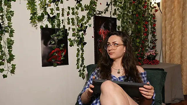 Snapshot of NaughtYHomemadE chatting on November 9, 2025, 10:08 am NaughtYHomemadE online show from November 9, 2025, 10:08 am