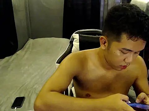 xgregor07 online show from October 13, 2025, 6:48 am