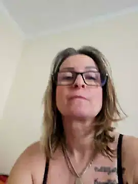 Snapshot of Steffi45 chatting on March 4, 2025, 10:24 am Steffi45 online show from March 4, 2025, 10:24 am