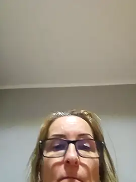 Snapshot of Steffi45 chatting on November 13, 2025, 8:35 pm Steffi45 online show from November 13, 2025, 8:35 pm