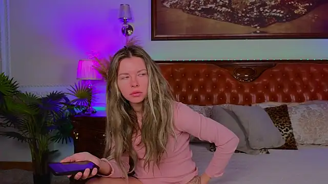 Real Tini online show from November 11, 2025, 6:08 am