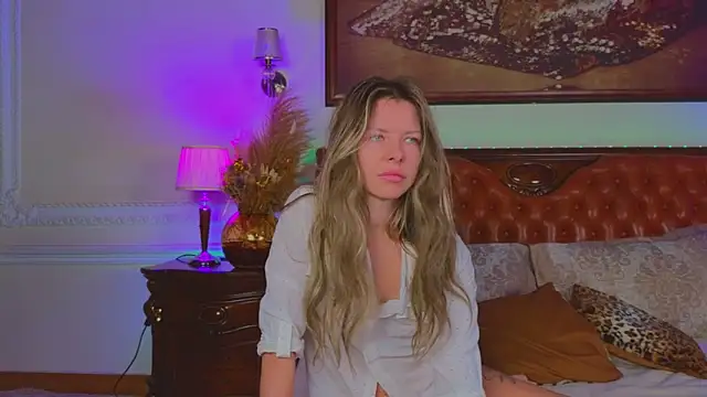 Real Tini online show from November 20, 2025, 6:14 am