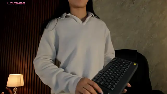 Snapshot of lilith__rosse chatting on October 17, 2025, 12:29 pm lilith rosse online show from October 17, 2025, 12:29 pm